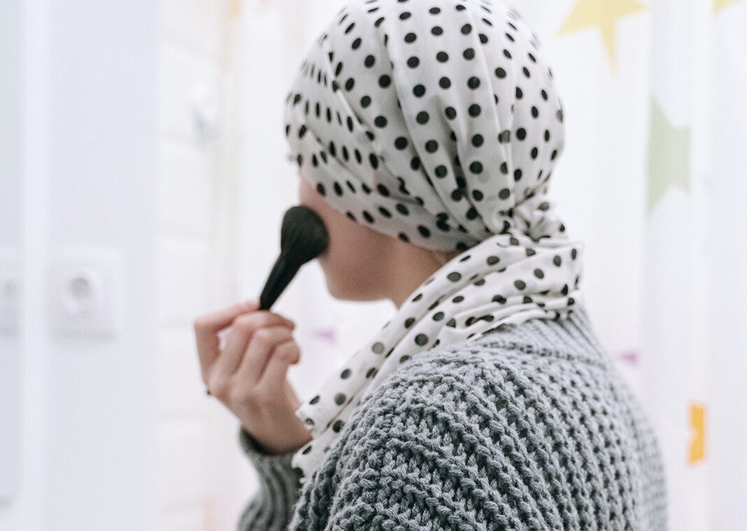 woman with cancer applies makeup - photo by Ivan Samkov from Pexels