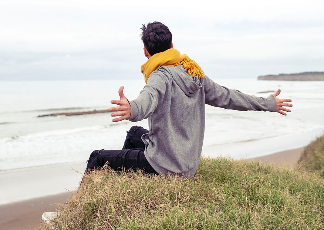 man with arms open wide - living in present moment - photo by Rosario Janza on Unsplash