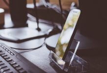 smartphone in office - photo on Pixnio