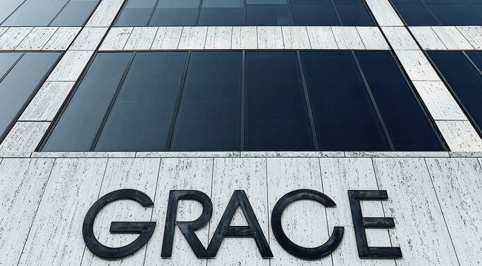 grace - word on side of building - photo by Evi Odioko on Unsplash