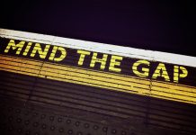 mind the gap - words on London Underground platform - image by Greg Plominski from Pixabay