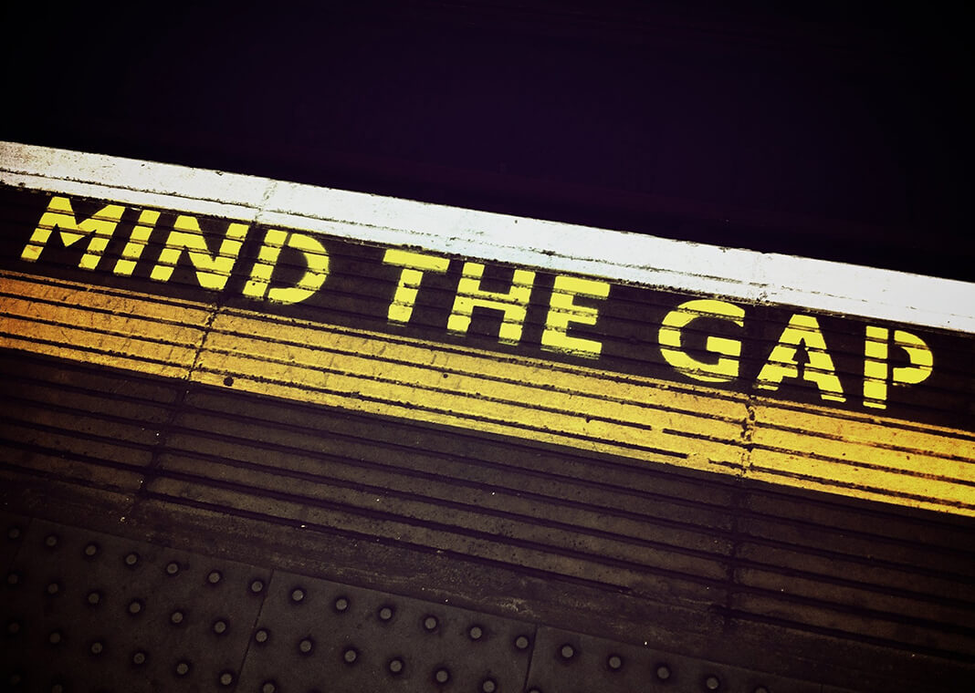 mind the gap - words on London Underground platform - image by Greg Plominski from Pixabay