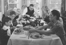 Thanksgiving dinner, 1942, Marjory Collins [Public domain], via Wikimedia Commons