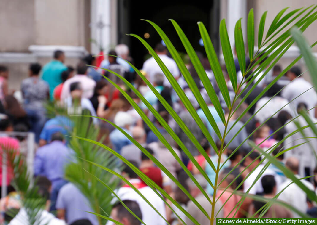 Palm Sunday procession in Brazil - Sidney de Almeida/iStock/Getty Images © sidneydealmeida.com
