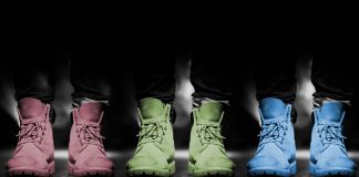 3 pairs of shoes in different colors - image by Three-shots from Pixabay