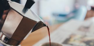 pouring coffee - image via Pixabay