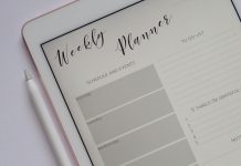 to-do list - weekly planner - photo by Plush Design Studio on Unsplash