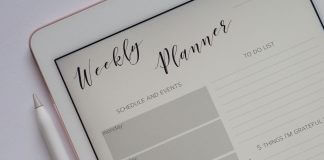 to-do list - weekly planner - photo by Plush Design Studio on Unsplash