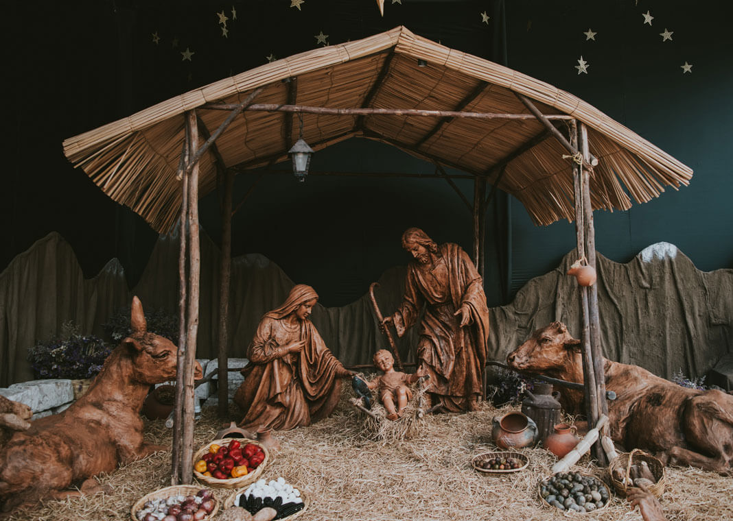 Nativity - photo by Walter Chávez on Unsplash