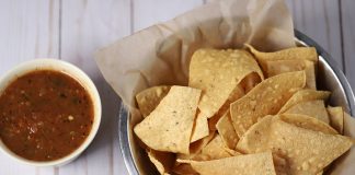 tortilla chips and salsa - image by adamlot from Pixabay