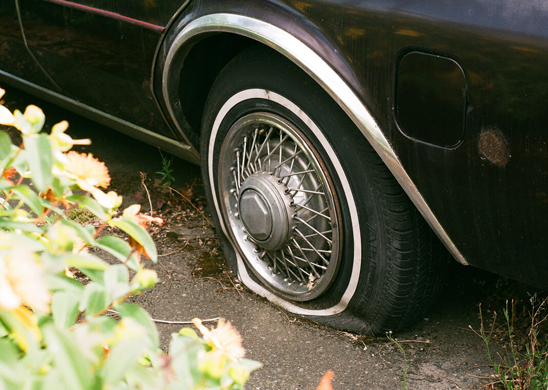 flat tire - photo by Sebastian Huxley on Unsplash