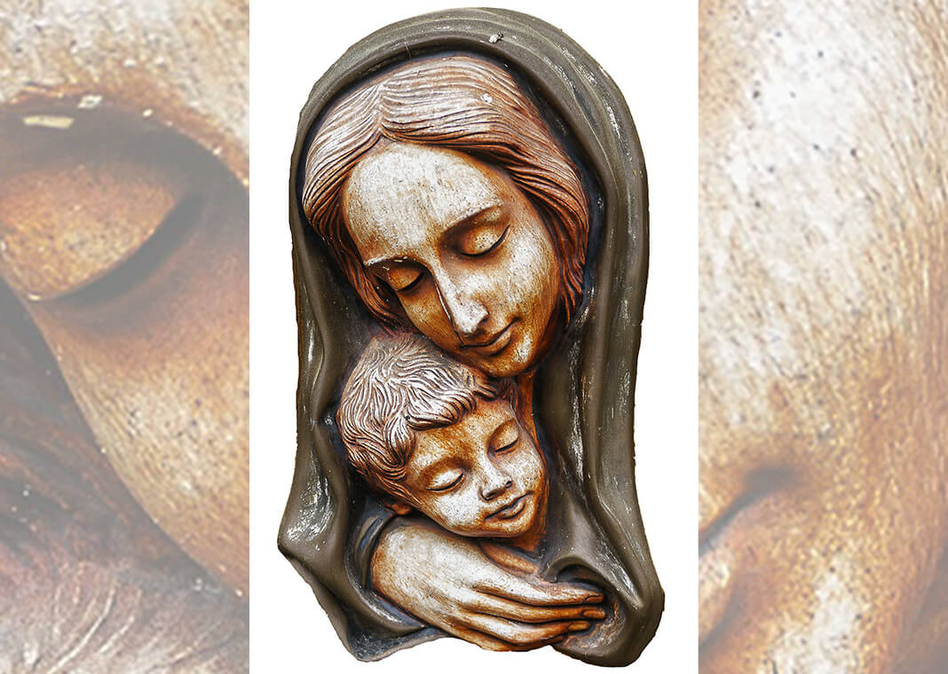 Mary and child carving via Pixabay