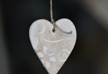 wooden heart on string - photo by Bicanski on Pixnio