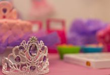 princess crown on party table - image by PawinG from Pixabay