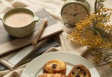 clock and breakfast bread - photo by reneereneee on Pexels