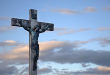 crucifixion - Aron M/Shutterstock.com