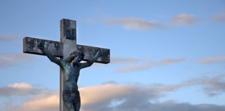 crucifixion - Aron M/Shutterstock.com