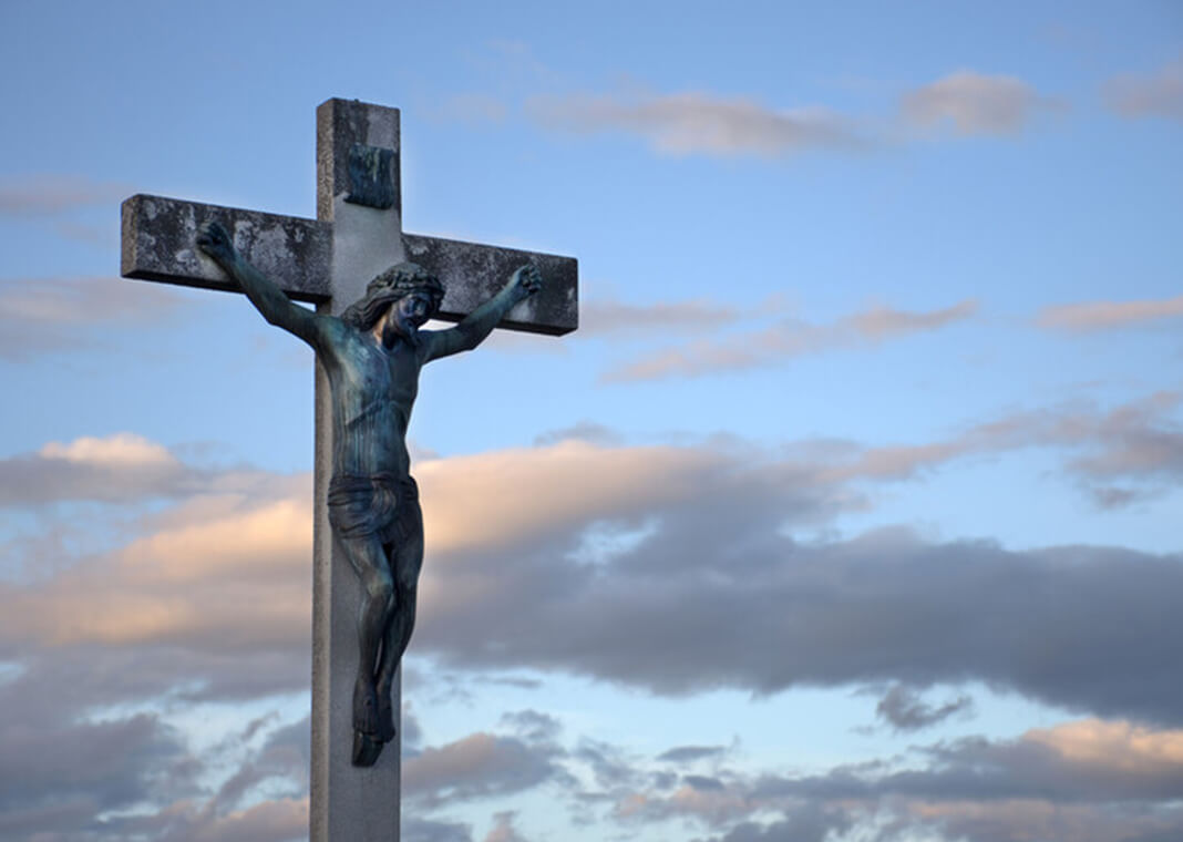 crucifixion - Aron M/Shutterstock.com