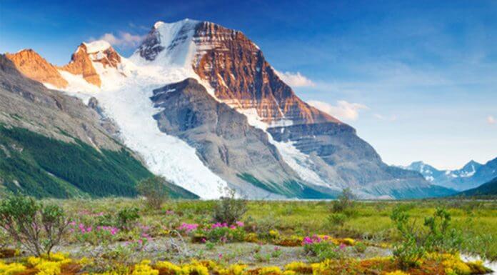 Mount Robson - GlowingEarth/iStock/Getty Images
