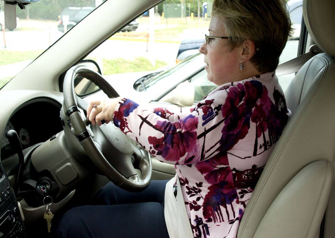 woman driving - photo by Amanda Mills, USCDCP on Pixnio