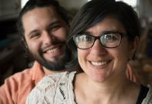 smiling couple facing camera - Hill Street Studios/Digital Vision/Getty Images. ©Hill Street Studios/Blend Images LLC