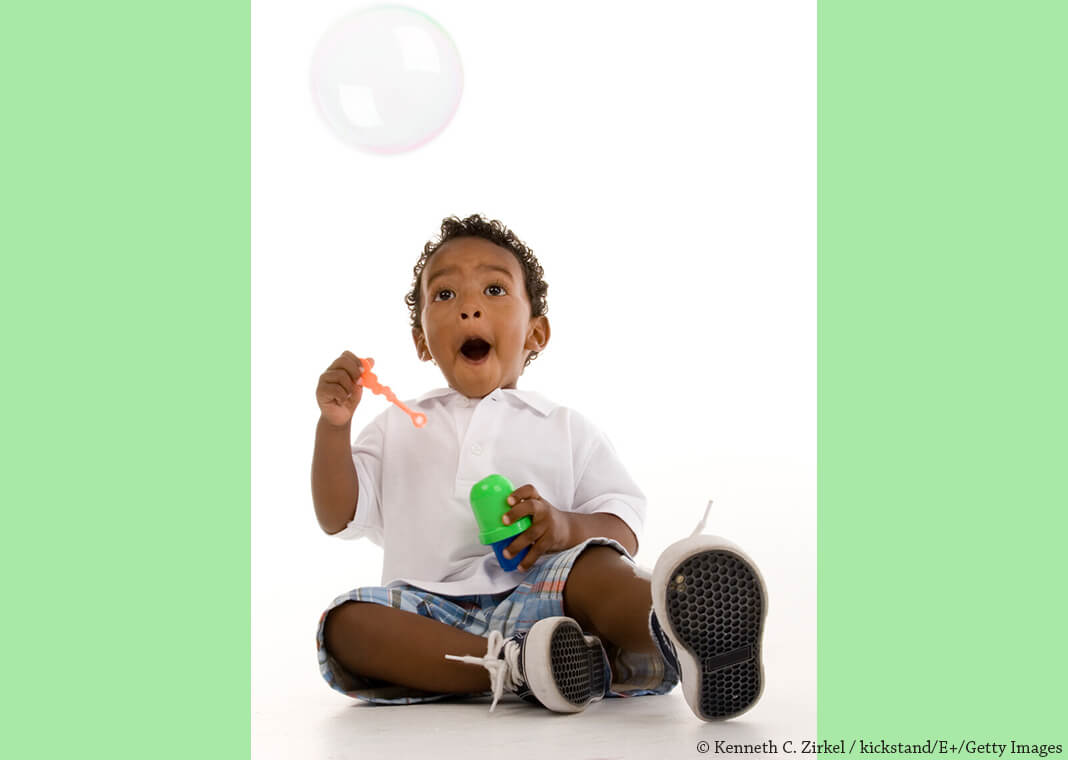 young child surprised by bubble he blew - © Kenneth C. Zirkel / kickstand/E+/Getty Images